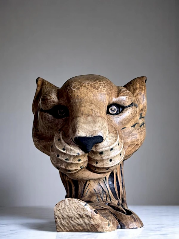 Hand-carved wooden leopard sculpture – handcrafted animal decor made from natural wood, perfect for rustic or wildlife-themed home interiors