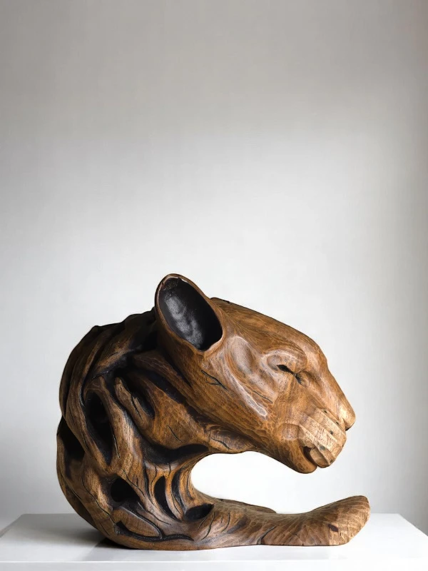 Hand-carved wooden leopard sculpture – handcrafted animal decor made from natural wood, perfect for rustic or wildlife-themed home interiors